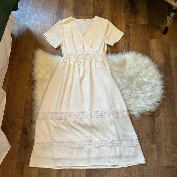 TEA N ROSE Ellie Dress In Cream - Picture 6 of 9